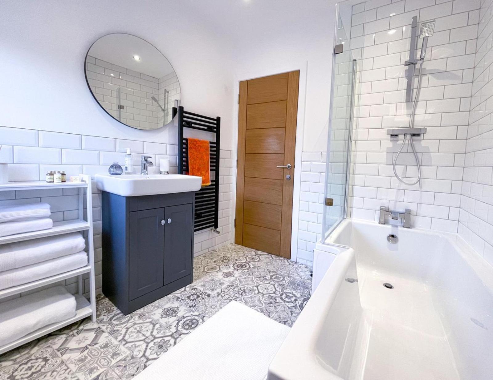 Juliet Beautiful 1 Bedroom, Central, Modern Space. Darlington  Dış mekan fotoğraf