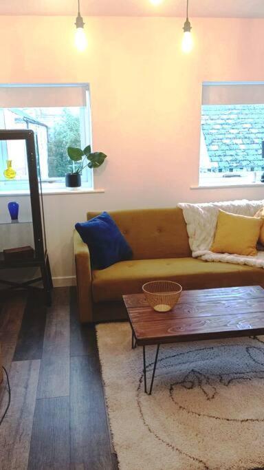 Juliet Beautiful 1 Bedroom, Central, Modern Space. Darlington  Dış mekan fotoğraf